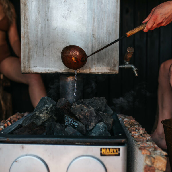 Uhkua Saimaa, Uhkua - Luontoelämyksiä Saimaalla, Luontoelämyksiä Saimaalla, Luontoelämys Saimaalla, Luontoelämyksiä Saimaalla - Uhkua, Luontoelämys Saimaalla - Uhkua, Luontokokemuksia Saimaalla, Uhkua, Visit Mikkeli, Visit Saimaa, Visit Finland, Majoituslautta, Majoituslautta Saimaa, Saunalautta, Saunalautta Saimaa, Kelluva sauna, Kelluva majoitus, Majoitus Saimaa, Kestävä matkailu Saimaa, Luontomajoitus, Luontomatkailu Saimaa, Luontoelämys Saimaa, Saimaa, Melonta Saimaa, Luontoretket Saimaa, Kuva Anna-Katri Hänninen